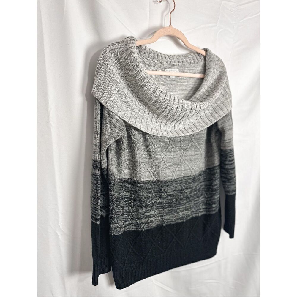 New York & Company Sweater - Picture 2 of 9
